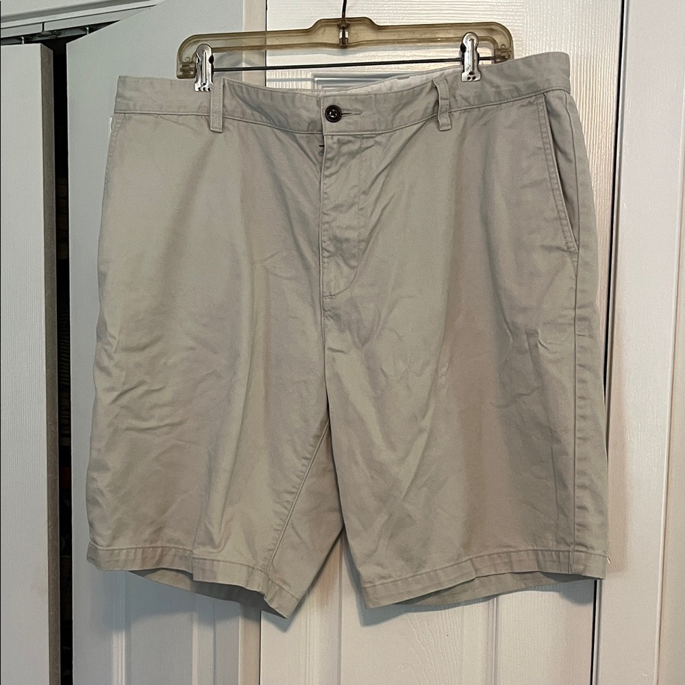 Men’s Dockers beige shorts size 40.